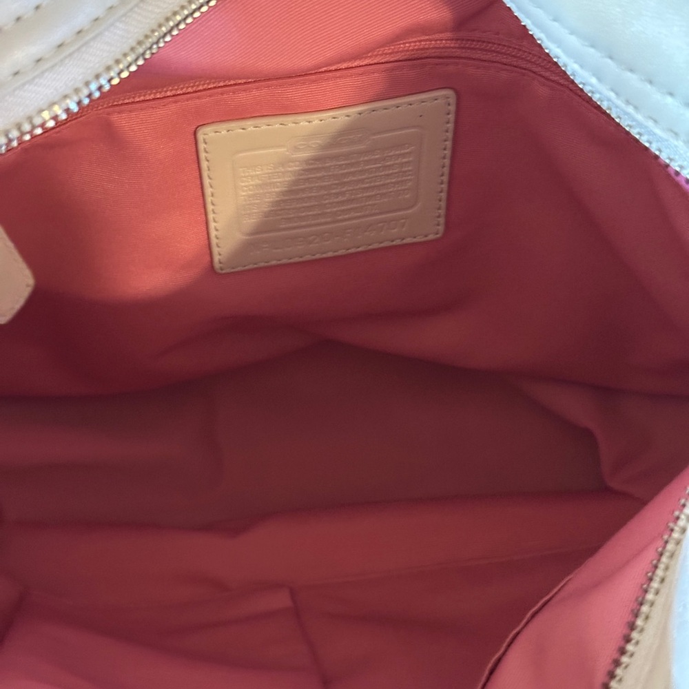 Coach Zoe Leather Shoulder Bag. - Picture 6 of 12